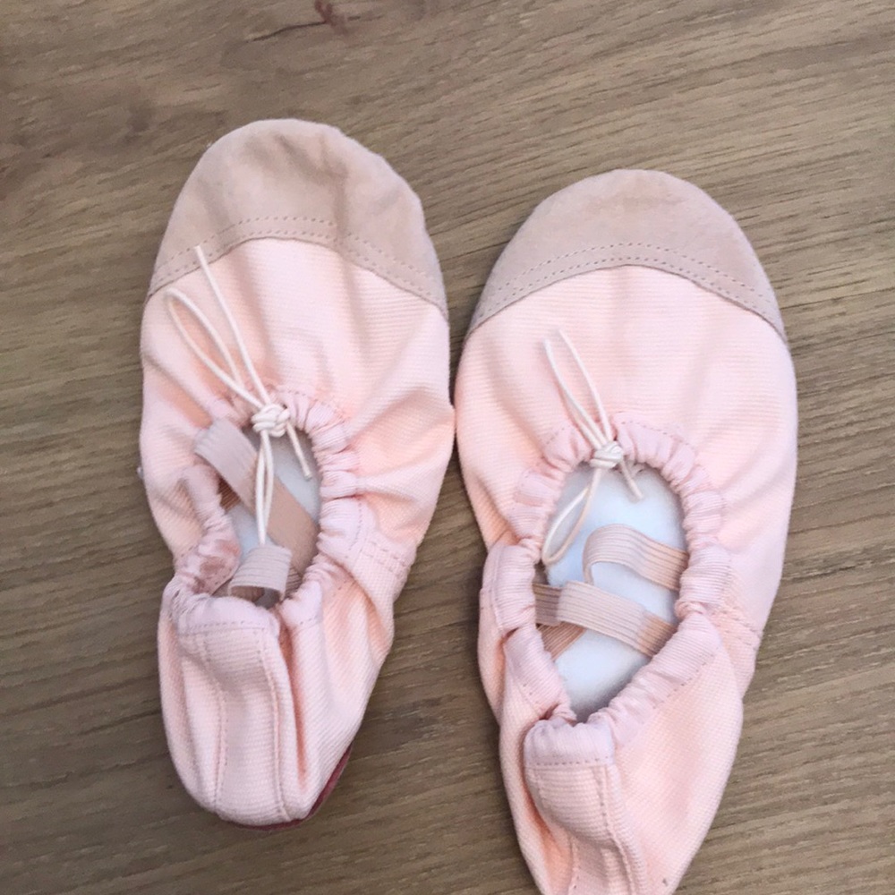 Kid’s ballet shoes